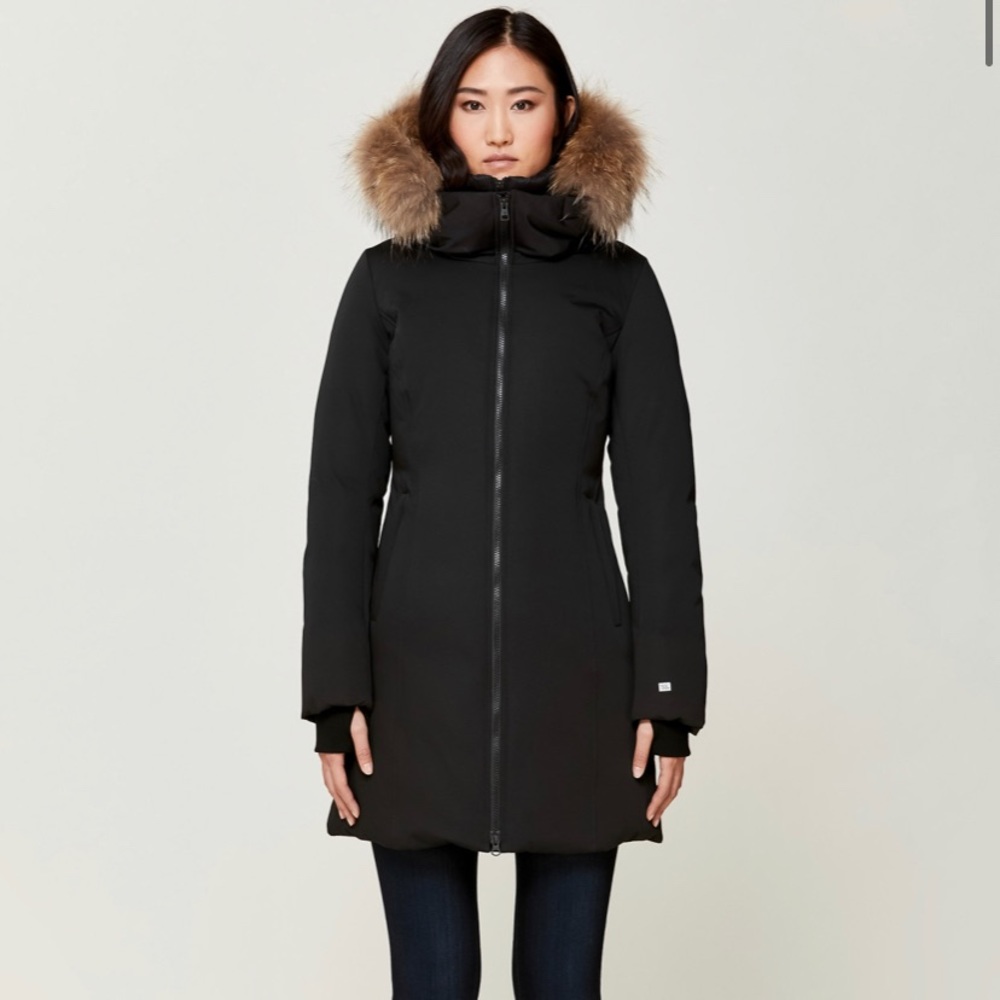 ELVIRA
Classic Coat With Detachable Fur